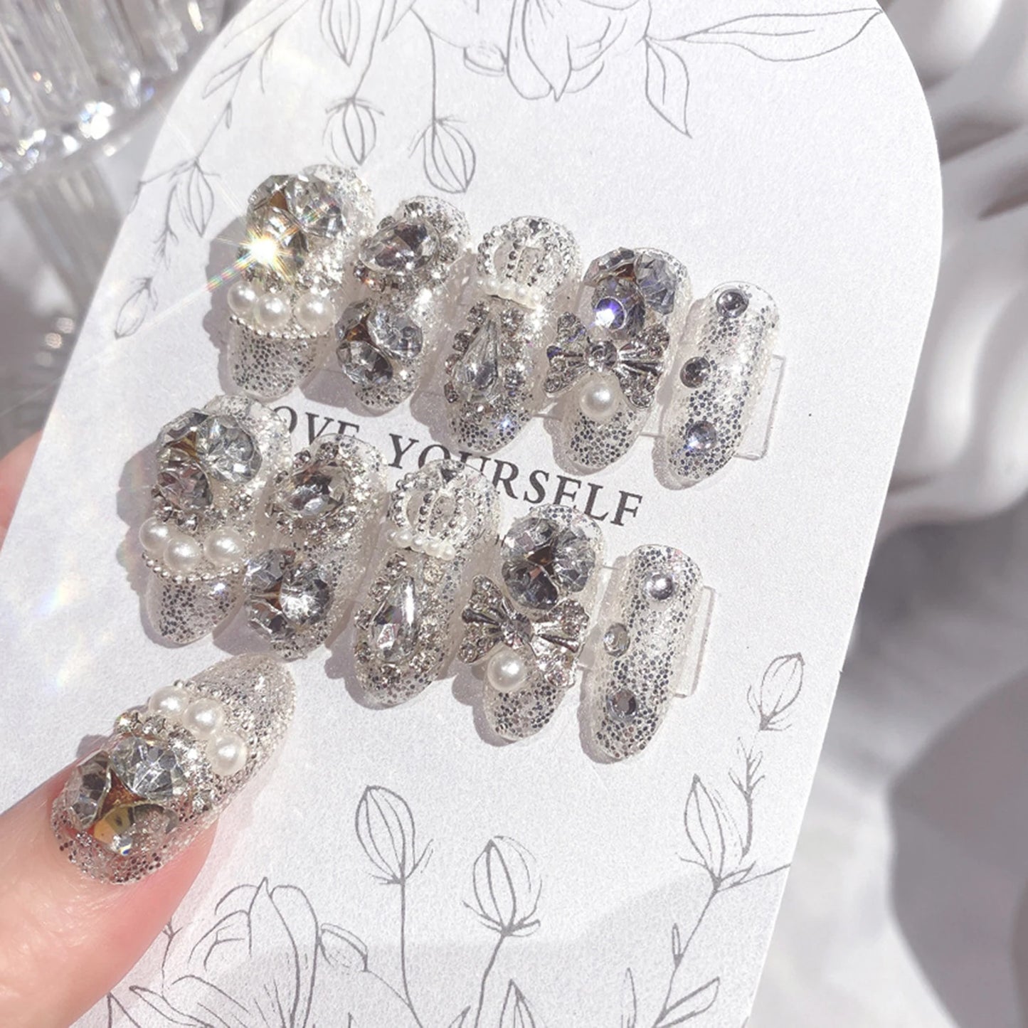 24PCS/Sets Wedding Bride Fake Nails Glitter Crystal Pearl Rhinestone Nail Patch Full Nail Tips Fingernail Women Nail Art Tips